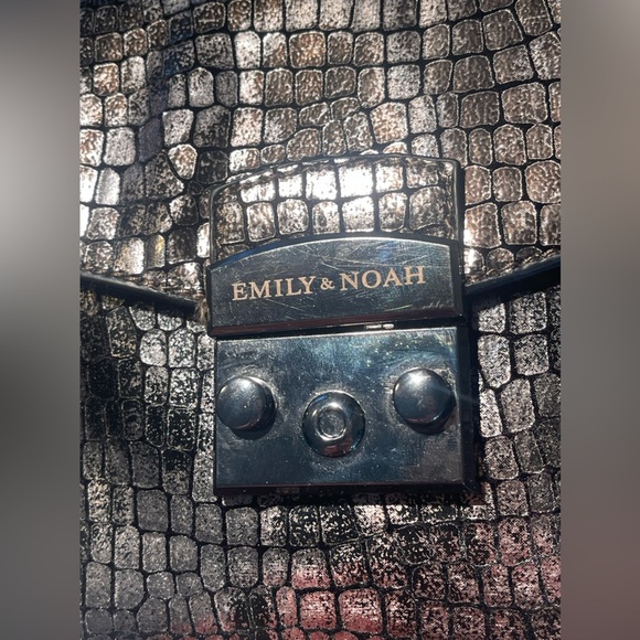 Emily and Noah Black Silver Adjustable cross-body metallic purse - Picture 2 of 16